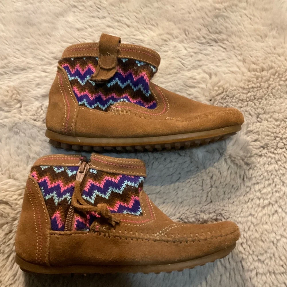 Minnetonka‎ Aspen Size 1 Bootie Leather Kids Ankle Brown Suede Kids